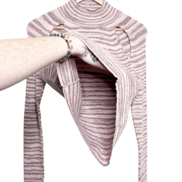 New with Tag Wild Fable Women Cold Shoulder Neutral Space Dye Turtleneck Sweater - Picture 3 of 16